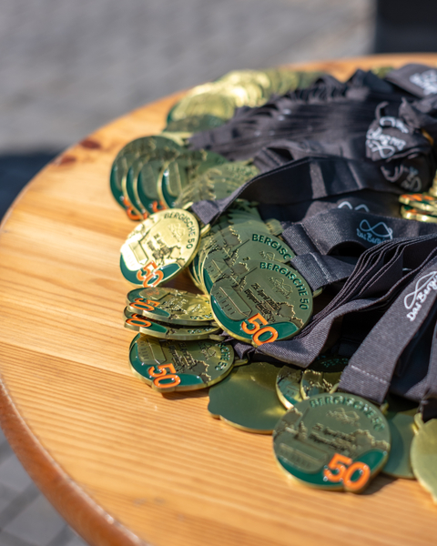 Die wohlverdiente Medaille | Bergische 50 · Das Sport-Event im Bergischen Land Die wohlverdiente Medaille | Bergische 50 · Das Sport-Event im Bergischen Land